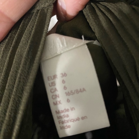H&m dress size 6 - Picture 2 of 2